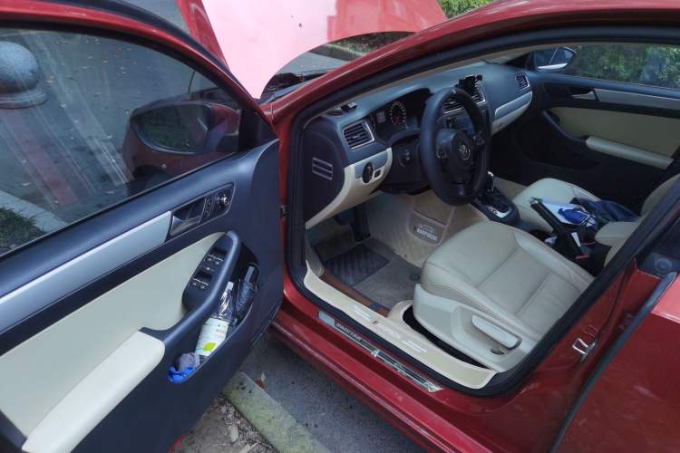 Used Volkswagen Sagitar 2012 1.6L Automatic Comfort Edition
