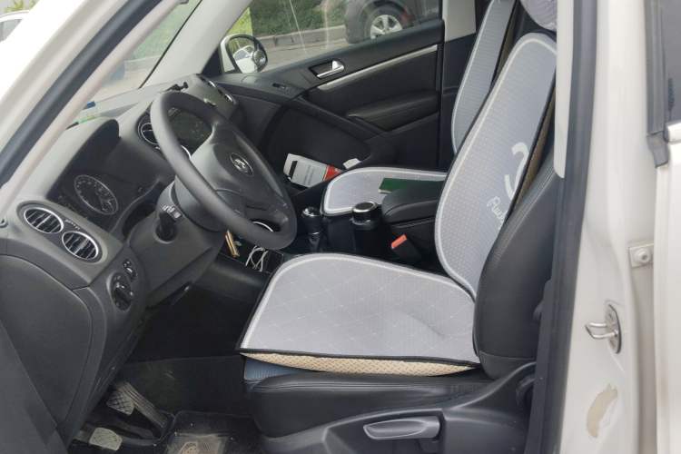 Used Volkswagen Tiguan 2015 1.4TSI Manual Two-Wheel Drive BlueMotion Edition Left Front Seat