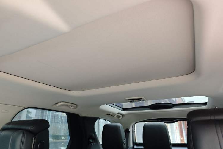 Used Land Rover Discovery 2018 3.0 SC V6 SE Headliner