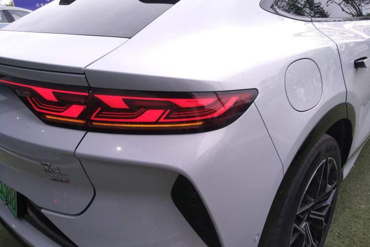 Used BYD Song L EV 2025 Intelligent Driving Version 602 km Range LiDAR-equipped All-Wheel-Drive Type Right Rear Taillight