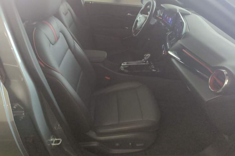 Used Chevrolet Seeker 2022 1.5T CVT RS Bee Wave Edition Right Front Seat