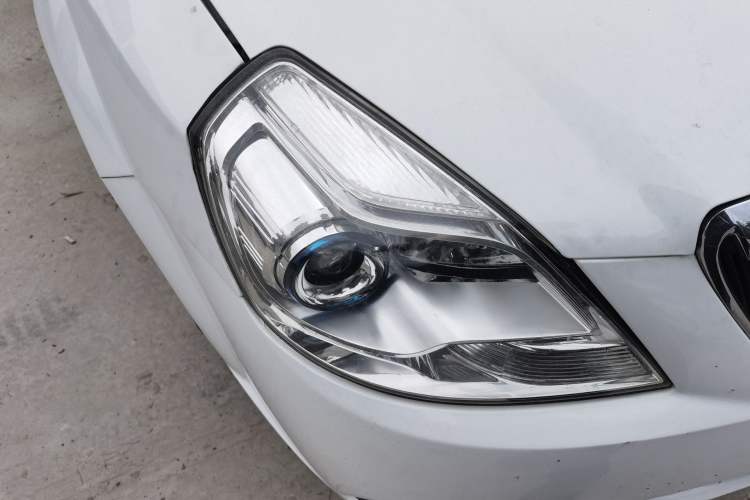 Used Buick Excelle 2015 1.5L Automatic Classic Model Right Front Headlight