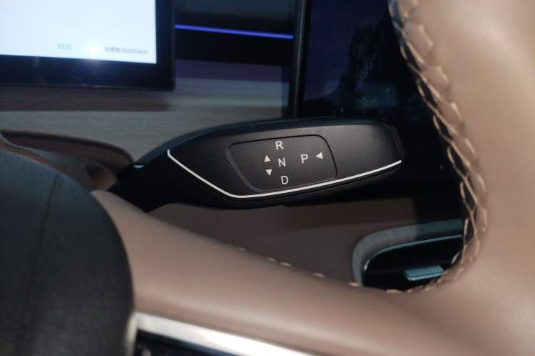 Used Fengyun T8 2025 1.5T 130km Deluxe Version 5 Seats Gear Lever