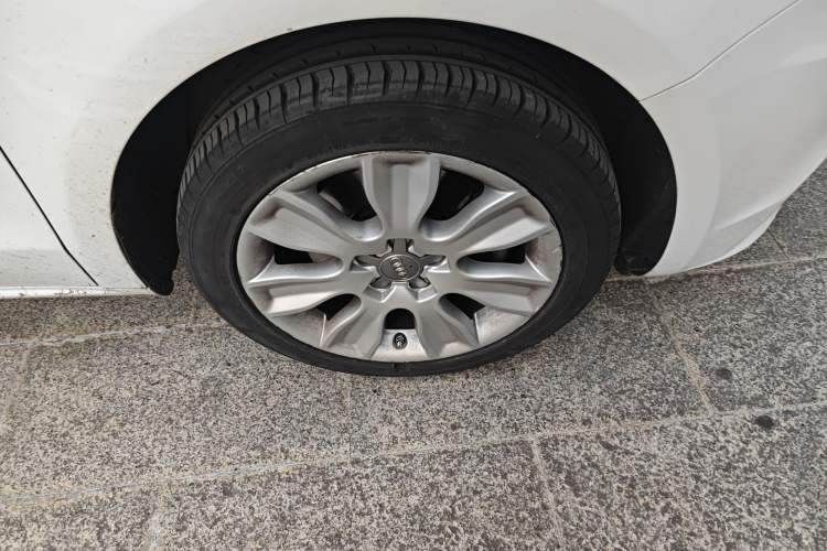 Used Audi A1 2014 30 TFSI Fashion Model Right Front Wheel Hub