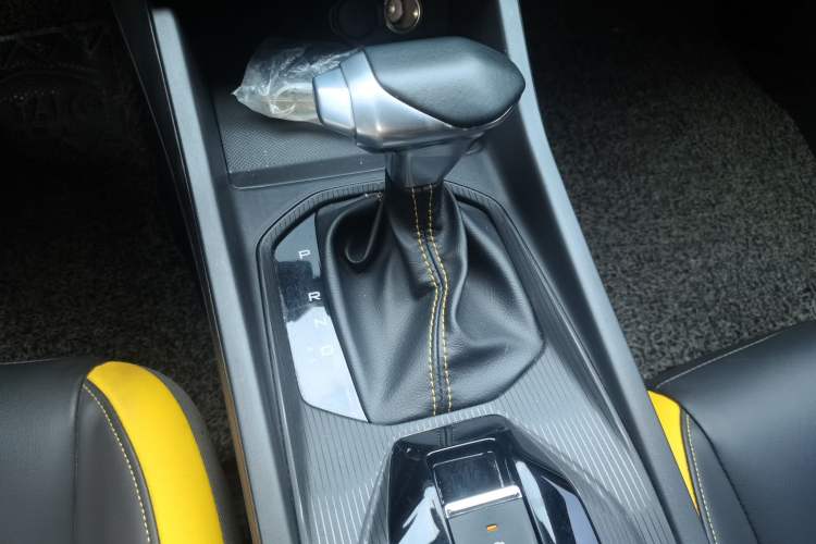 Used Dongfeng Aeolus Yixuan 2023 Mach Edition 1.5T Automatic Pursuit Rider Version Gear Lever