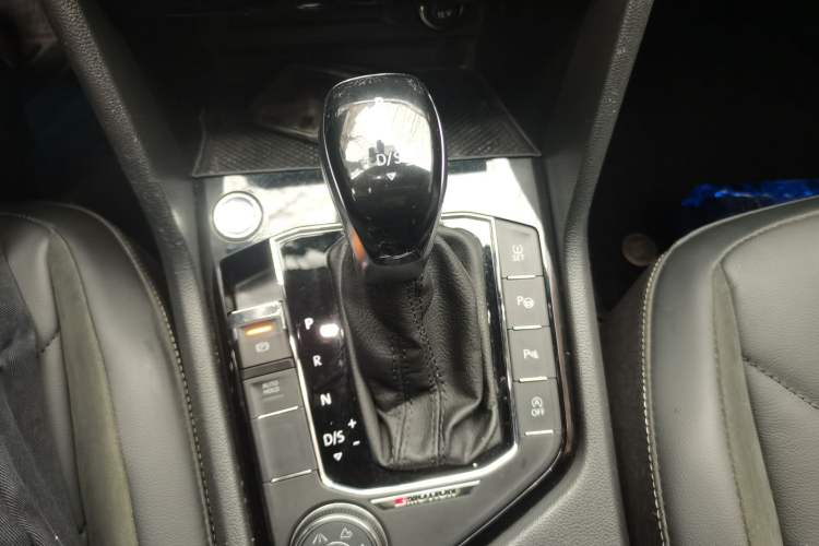 Used Volkswagen Tiguan L 2019 330TSI Automatic Two-Wheel Drive Smart Luxury Version China VI Standard Gear Lever