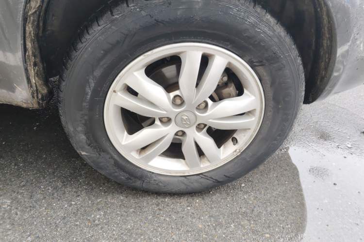 Used Hyundai Tucson 2009 2.0L Automatic Two-Wheel Drive with Sunroof