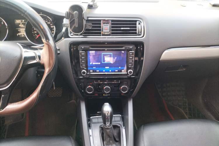 Used Volkswagen Sagitar 2015 1.6L Automatic Comfort Model
