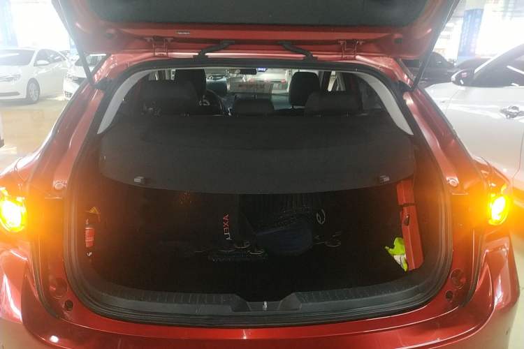 Used Mazda 3 Axela 2017 Hatchback 1.5L Automatic Luxury Model Emission Standard China V Trunk