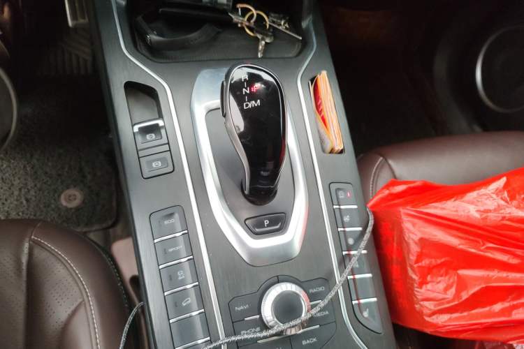 Used Wey VV6 2019 2.0T Two-Wheel-Drive Ultra-Luxury Version China VI Standard
