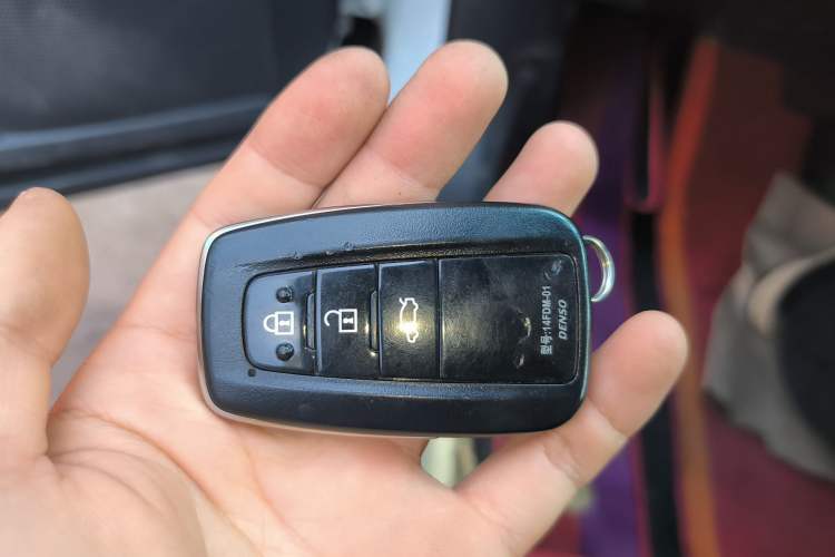 Used Toyota Avalon 2022 2.5L Touring Premium Edition Vehicle Key