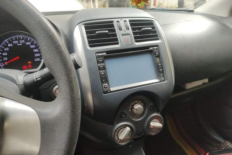 Used Nissan Sunny 2011 1.5XL CVT Luxury Edition Audio And AC Panel