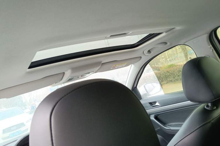 Used Volkswagen Lavida 2017 1.6L Automatic Comfort Edition
