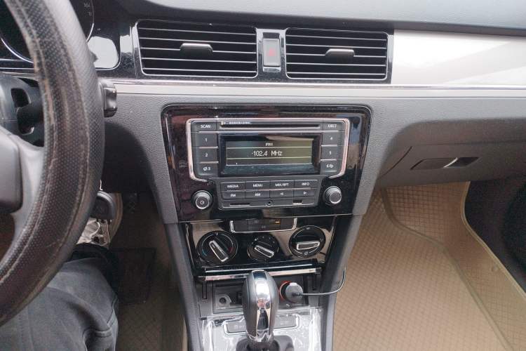 Used Volkswagen Bora 2014 1.6L Automatic Comfort Model Audio And AC Panel