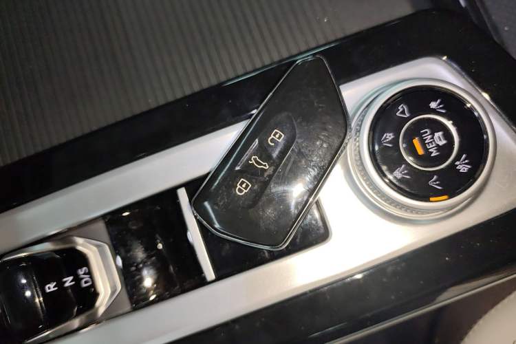 Used Volkswagen Tavendor 2023 380TSI Four-Wheel Drive R-Line Cruise Edition Vehicle Key