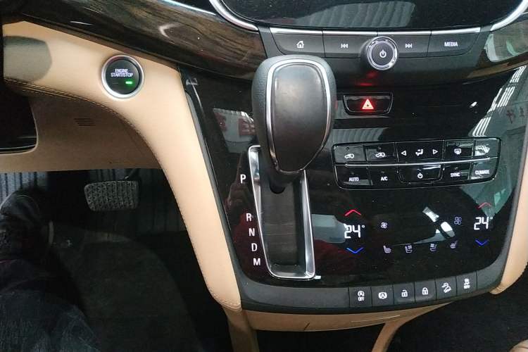 Used Buick GL8 2017 ES 28T Flagship Model China V Standard
