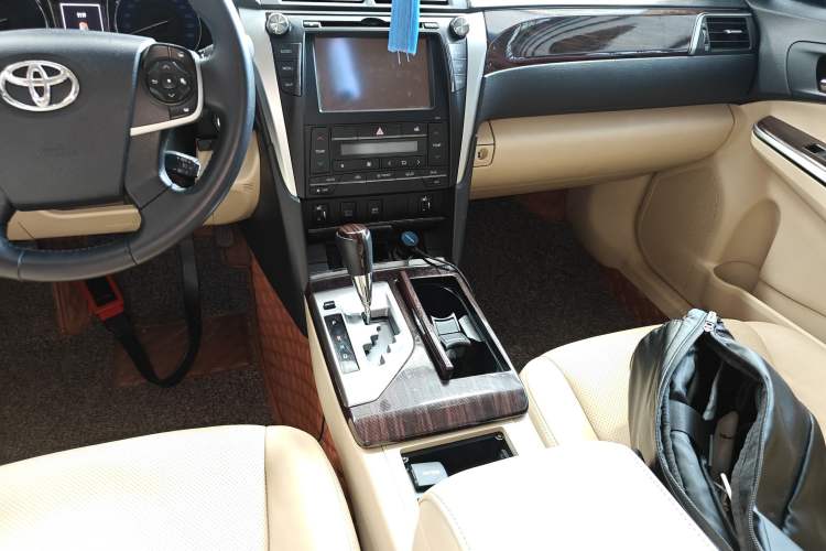 Used Toyota Camry 2015 Dual-Engine 2.5 HG Luxury Navigation Edition Gear Lever