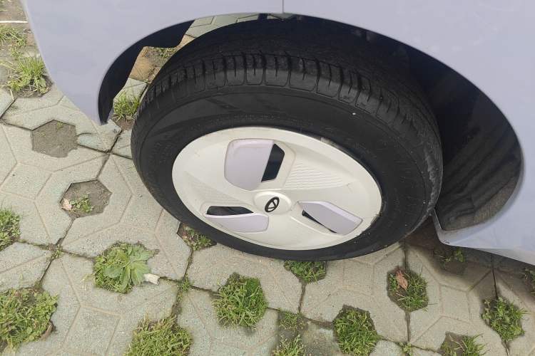 Used Chery QQ Ice Cream 2022 120km Conical Shape Lithium Iron Phosphate Right Rear Wheel Hub