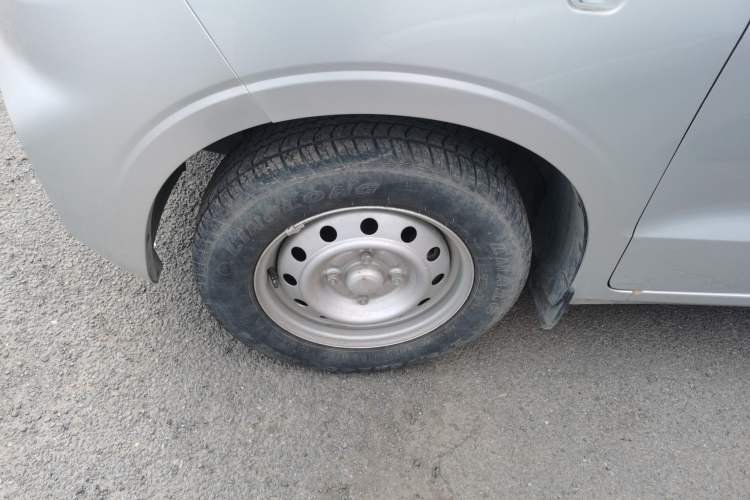 Used Wuling Hongguang V 2022 1.5L Jingqu Edition Electric-Assist LAR Left Front Wheel Hub