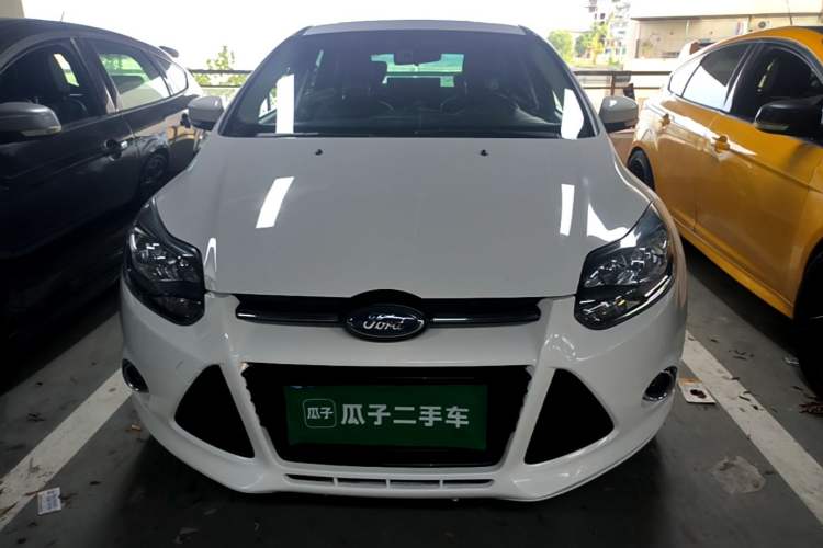 Ford Focus 2012 Hatchback 2.0L Manual Luxury Sport Model usado