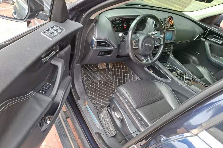 Used Jaguar F-PACE 2019 2.0T All-Wheel Drive R-Sport Sport Edition Driver Seat