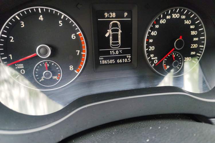 Used Volkswagen Sagitar 2012 1.4TSI Automatic Luxury Edition Odometer Close Up