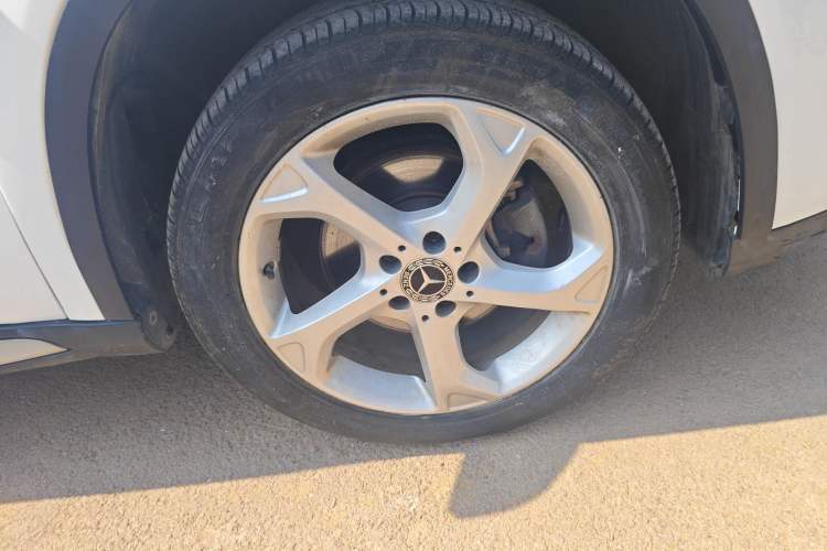 Used Mercedes-Benz GLA 2017 GLA 200 Sport Edition Right Front Wheel Hub