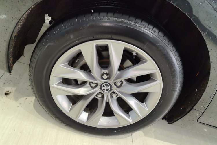 Used Toyota Avalon 2019 Dual-Engine 2.5L Luxury Edition China VI Standard
