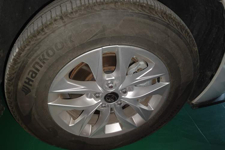 Used Toyota Granvia 2023 2.5L Hybrid Comfort Edition Right Front Wheel Hub