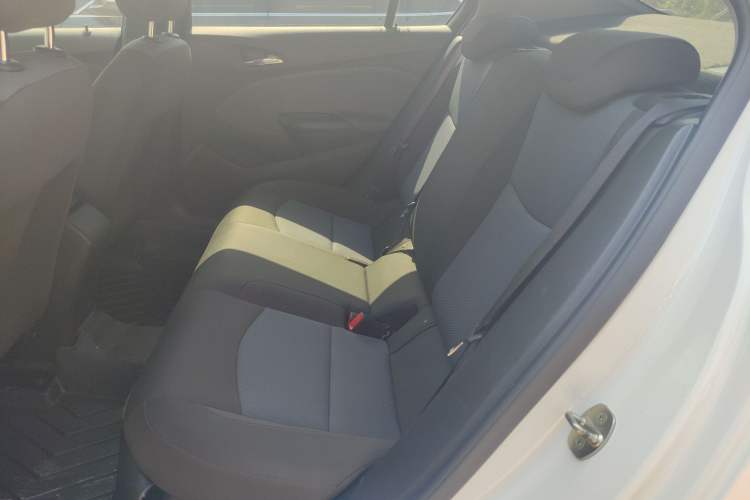 Used Chevrolet Cruze 2017 1.5L Automatic Pioneer Sunroof Edition