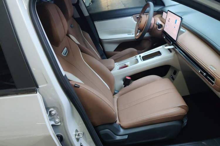 Used Wuling Bingo S 2025 Model 325km Flagship Edition Right Front Seat