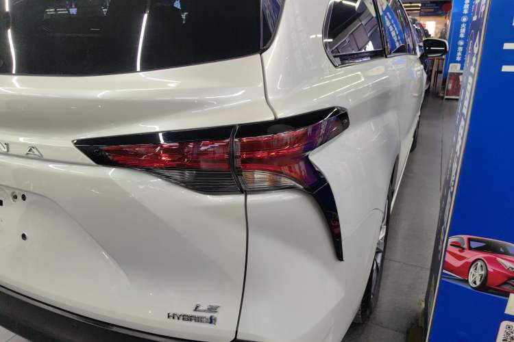 Used Toyota SIENNA 2023 2.5L Hybrid Comfort Edition Exterior 3