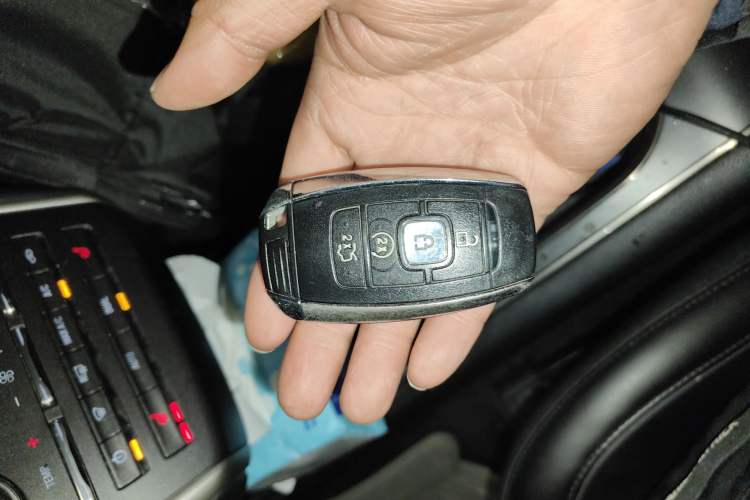 Used Lincoln MKC 2017 2.0T Two-Wheel Drive Deluxe Edition