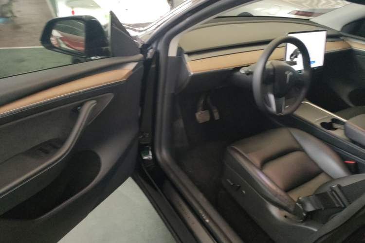 Used Tesla Model Y 2021 Long-Range All-Wheel-Drive Version Driver Seat