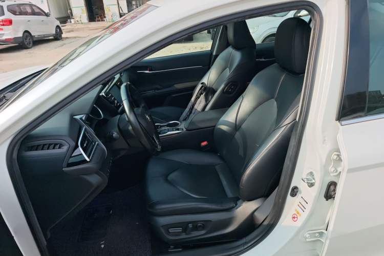 Used Toyota Camry 2018 2.0G Luxury Edition
