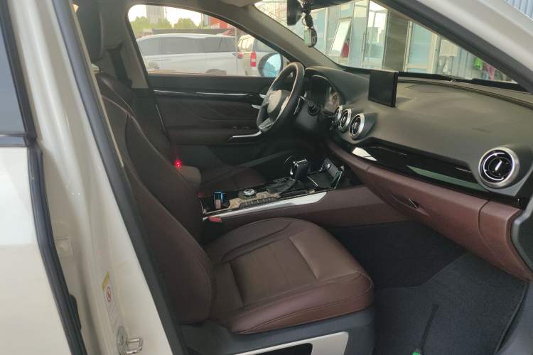 Used Wey VV7 2017 2.0T Flagship Model Right Front Seat