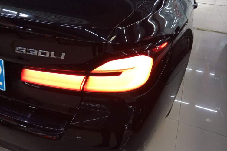 Used BMW 5 Series 2022 Second Facelift 530Li Leading Edition M Sport Package
