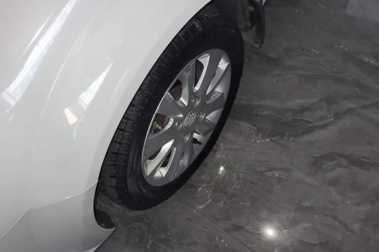 Used Buick Excelle 2013 1.5L Automatic Luxury Model Exterior 4