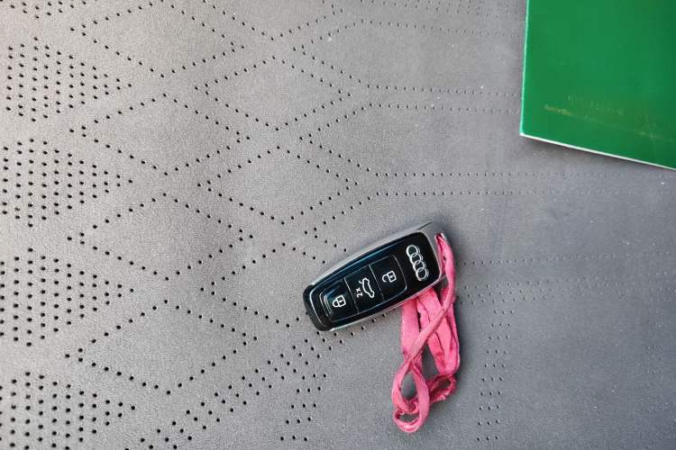 Used Audi Q7 2021 55 TFSI quattro S line Sport model
