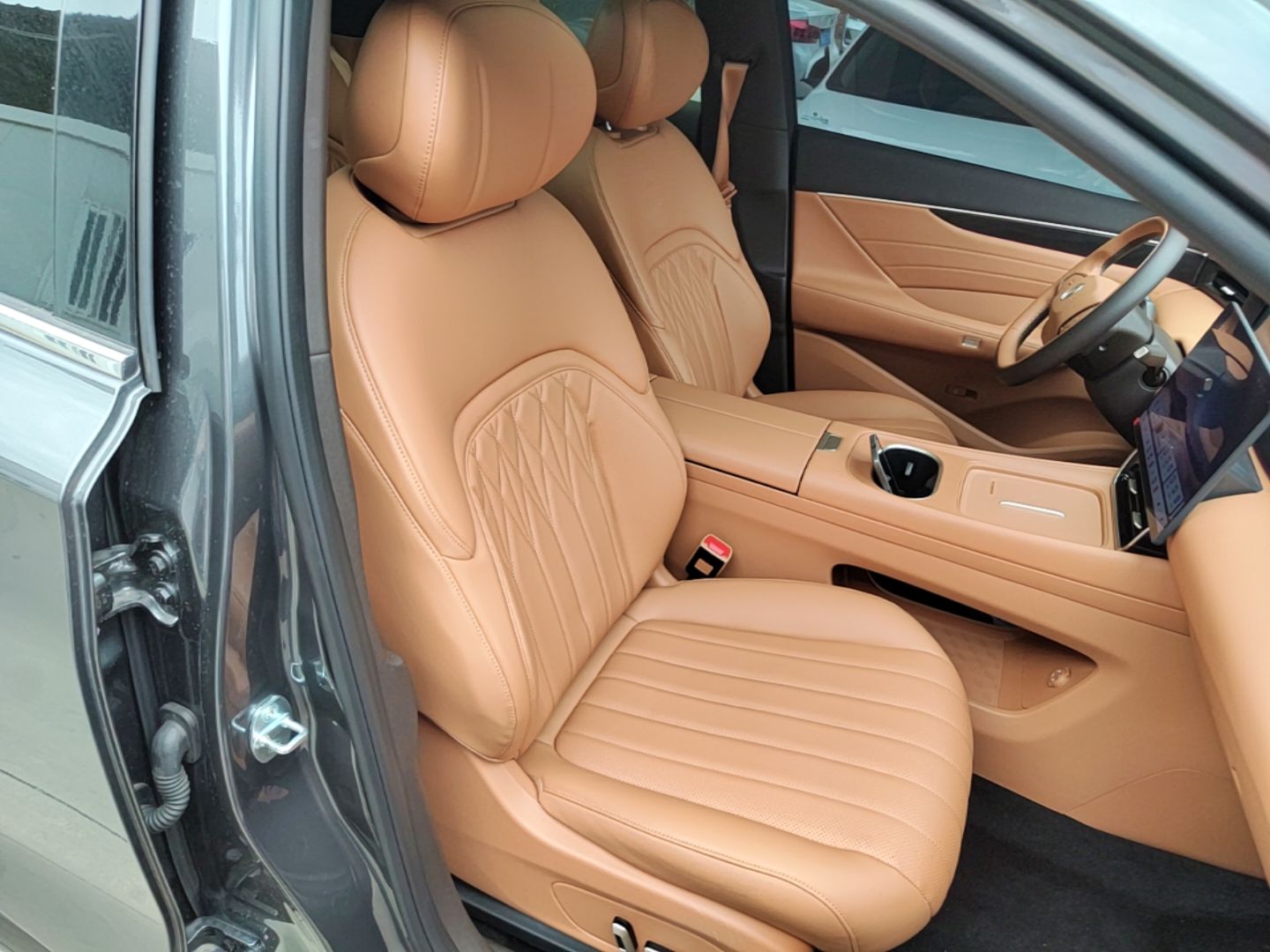 Dongfeng Aeolus L8 2025 Model 185KM Dream Edition — снимка 19