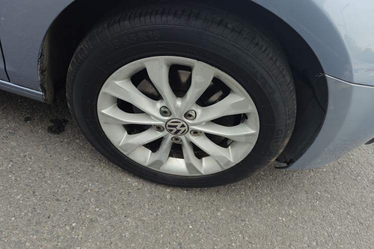 Used Volkswagen Golf 2012 1.4 TSI Automatic Comfort Edition Right Front Wheel Hub