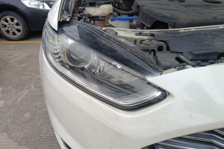 Used Ford Mondeo 2013 2.0L GTDi 200 Fashion Edition Right Front Headlight