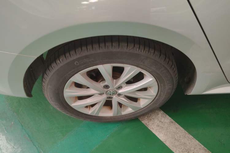 Used Volkswagen Lavida 2015 1.6L Manual Comfort Edition Right Rear Wheel Hub