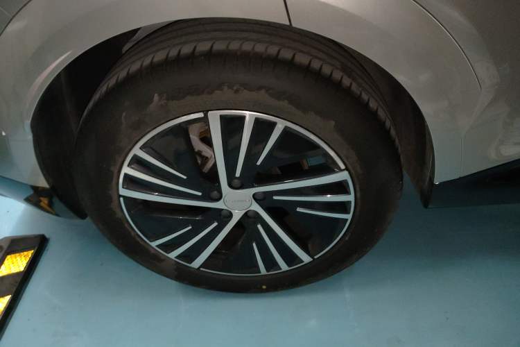 Used Lynk & Co 08 EM-P 2023 120km Long-Range Halo Exterior 8