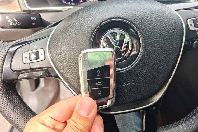 Used Volkswagen Magotan 2017 330TSI DSG Luxury Model Vehicle Key