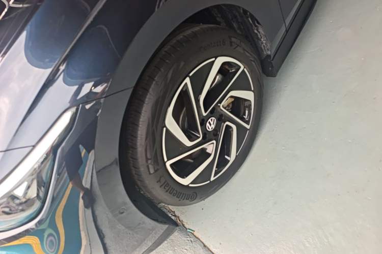 Used Volkswagen ID.7 VIZZION 2024 PRO Model Left Front Wheel Hub