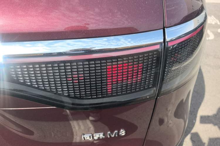 Used Hima AITO M8 2025 Extended-Range Ultra Version 53.4 kWh 5-Seater Edition Right Rear Taillight