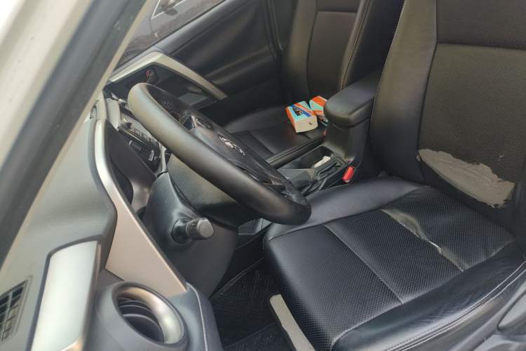 Used Toyota RAV4 2015 2.0L CVT Two-Wheel Drive Fashion Edition Left Front Seat