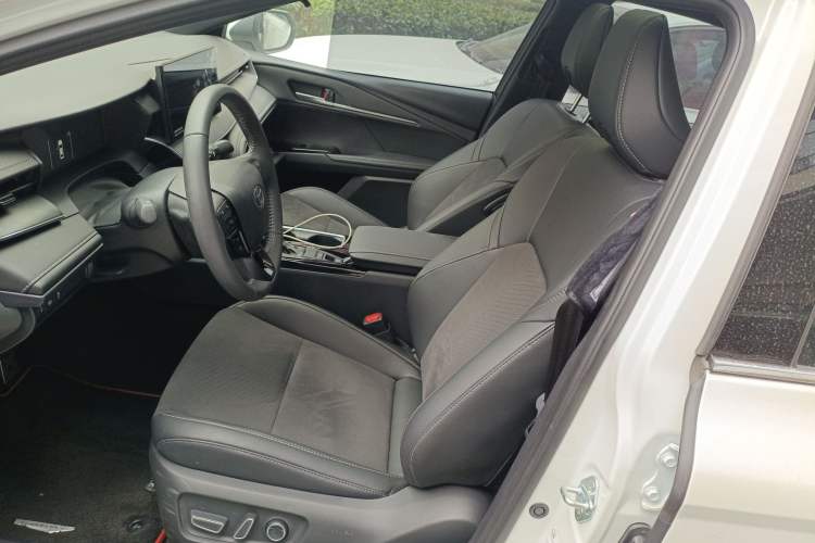 Used Toyota Camry 2024 Dual-Motor 2.0 HXS Sport Plus Edition
