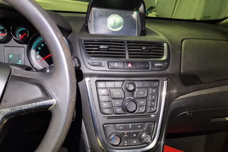 Used Buick Encore 2015 1.4T Automatic Two-Wheel Drive Urban Elite Version Audio And AC Panel